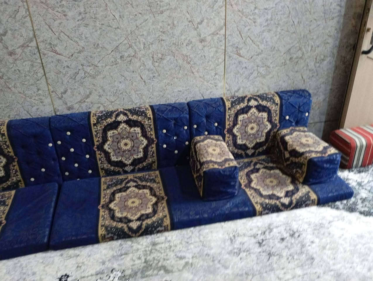 جلسه عربيه للبيع
عدد جلسه 5 دوشك
10 ضهر .10 تكيت
سعرها 175 وبيها مجال 
رقمي ***********
