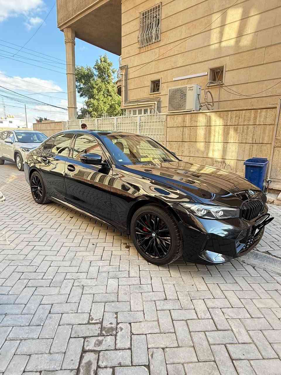السلام عليكم شباب
للبيع Bmw 330i
موديل 2024
ماشيه ١٩. الف 
بدون صبغ بدون تبديل فقط بارد 
السيارة حادثها فقط بارد باب الصدر 
كت ام فول 
اربيل باسمي 
عارضها ب 32ونص بيها مجال بسيط 
***********
