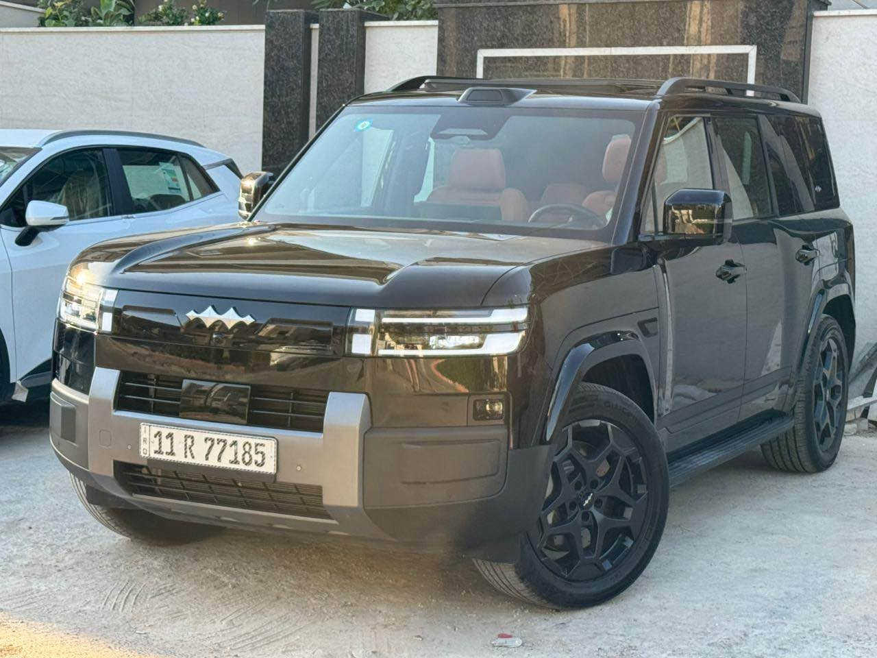 ارخص سعر بالعراق 
Leopard 7 Ultra ليوبارد موديل 2025
مرقم بغداد تحويل ثاني يوم
ممشى 9000 كم فقط

محرك 1500 تيربو Plug-in Hybrid
قوة 680 حصان
عزم 760 نيوتن متر
دفع رباعي ذكي مستمر 4WD
تسارع 0 - 100 خلال 4.8 ثانية
بطارية Blade المتطورة
مدى كهربائي 190 كم
مدى إجمالي يصل إلى 1500 كم 
نظام DiSus-P الهيدروليكي الذكي
رفع وخفض أوتوماتيكي للسيارة
3 قفول دفرنشيال إلكترونية
رادار أمامي وخلفي
كبح طوارئ أوتوماتيكي
الحفاظ على المسار
قراءة إشارات المرور
كامرات 360 درجة
رؤية محيطية 540 درجة
شاشة وسطية 15.6 إنج
شاشة عدادات رقمية
شاشة HUD بالواقع المعزز
نظام صوت Devialet الفرنسي
18 سماعة فاخرة
كشنات جلد نابا
مساج للمقاعد
تدفئة وتبريد أمامي وخلفي
مسند ساق للراكب
ثلاجة تبريد وتجميد وتدفئة
فلتر PM2.5 ومعقم هواء
بانوراما عملاقة
إضاءة داخلية محيطية
زجاج دبل عازل للصوت والحرارة
دواسات جانبية
ميزة V2L لتشغيل الأجهزة الكهربائية
اللون الخارجي أسود ملكي
اللون الداخلي مشمشي
الموقع بغداد / حي الجامعة

رقم التواصل (متوفر واتس اب) :: ***********
*********** بغداد, العراق
