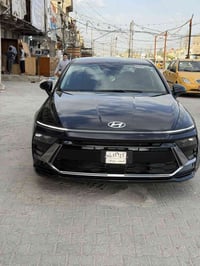 سوناتا 2025 حادثها موضح بالصور بدون ايرباك بعدها ممرقمه  مواصفاتها نص ...