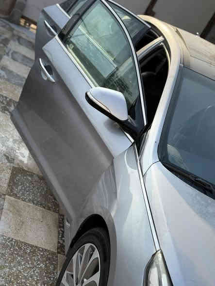 معروض سوناتا 2015 فل كامل مواصفات، لون جميل، نضافة فوق الممتاز، استخدام راقي.
محرك 2.4 اقتصادي وقوي، قير أوتوماتيك 6 سرعات تبديلاته ناعمة، سيارة ثابتة ومريحة جداً على الطريق.

✨ المواصفات الخارجية

 • بانوراما كاملة نظيفة

 • LED نهاري + إنارتها قوية

 • جنوط وكالة نظيفة بدون صبغ

 • مرايات جانبية كهرباء مري قلاب (Auto Fold)

 • حساسات خلفية + أمامية حسب الفئة

 • كاميرا خلفية واضحة HD

 • زجاج كهرباء

 • سنتر لوك

 • دخول ذكي بدون مفتاح (Smart Entry)

✨ المواصفات الداخلية

 • تشغيل بصمة (Push Start)

 • مقاعد جلد ناعمة ونظيفة جداً

 • كشن سايق كهربائي + دعم ظهر

 • تحكم سكان كامل (أوامر صوت – بلوتوث – كروز)

 • مثبت سرعة فعال

 • شاشة وسطية تعمل ممتاز

 • بلوتوث + USB + AUX

 • مكيف ثلج، تبريد قوي جداً

 • وضعيات قيادة (Comfort – Sport – Eco)

 • تكاية وسط + حافظة أكواب

 • ديكور نظيف بدون شخوط

✨ مواصفات الأمان

 • مانع انزلاق ESP

 • ABS نظام منع انغلاق المكابح

 • وسائد هوائية كاملة

 • نظام ثبات عالي على الطرق السريعة

 • بادي قوي ومقصورة آمنة

✨ وضع السيارة

 • محرك وقير بحالة ممتازة

 • ما تحتاج أي مصاريف

 • نضافة فوق 90% من الداخل والخارج

 • جاهزة للفحص وين ما تريد

 • استعمال نظيف جداً ومشي قليل حسب الفحص

 • السيارة ما شاء الله تمشي وتسمع صوتها ناعم

⸻
***********
✔️ السعر 135$
