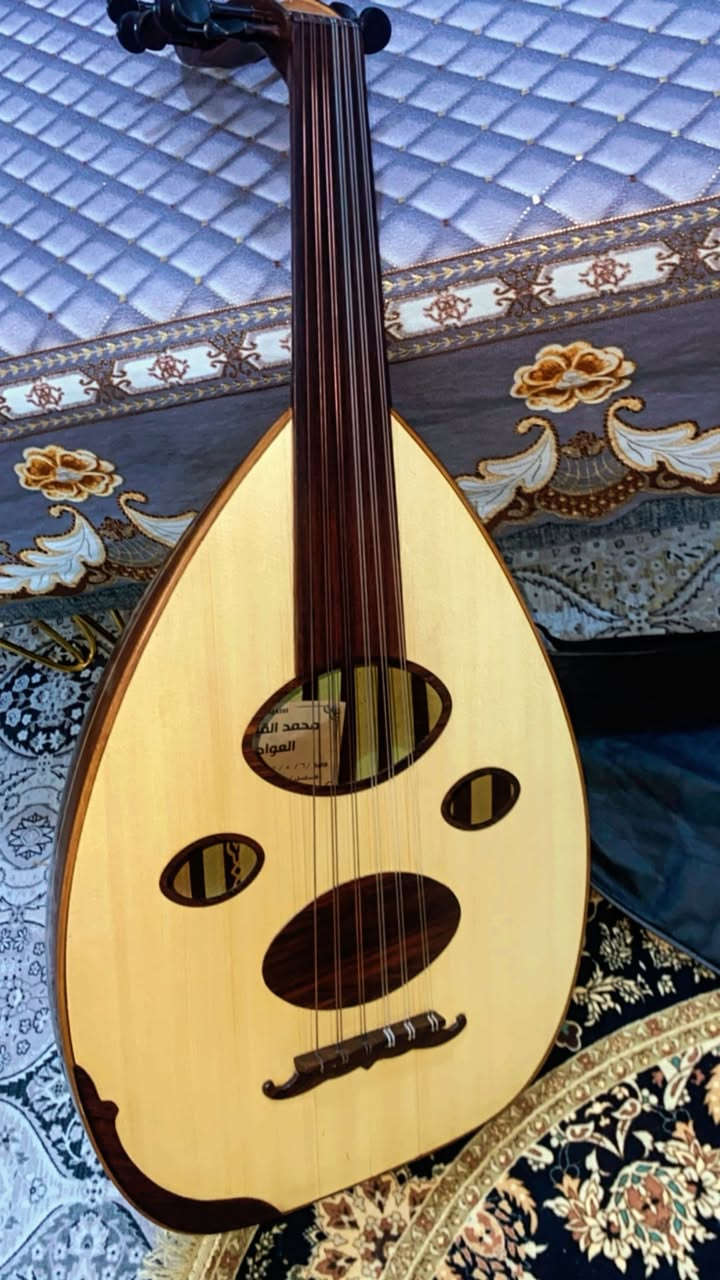عود عراقي فرس ثابت صناعة محمد القيسي ٢٠٢٥ الرجه سبروس الضهر صندل المفاتيح ابانوس الاوتار لابيلا امريكي صوت فدشي السعر ٦٠٠ مجال بسيط واتساب ***********
