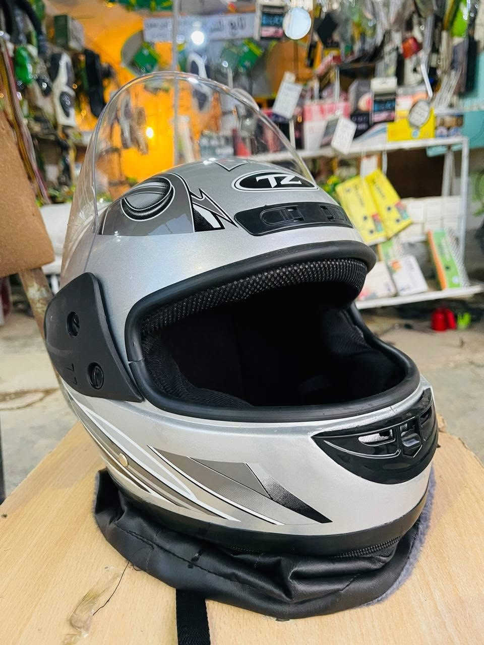 السلام عليكم تم وصول مواد احتياطيه اصليه  للدراجات النارية لوكاله شركه رويال للموطورات العنوان الزاب الحي الصناعي لوفه الحزام مقابيل قصابه صالح الداوود للاستفسار الاتصال ***********
