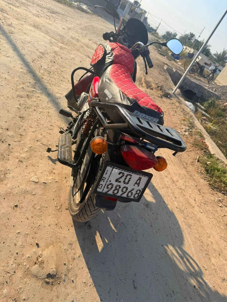 السلام عليكم بوكسر كلاسك موديل 2021رقم وسنوية بسمي احولك ثاني يوم مكينة مامفتوحة مكفولة كفالة عامة الدراجة مال جناي المكان ديالى السعر اتصل وتدلل ***********

