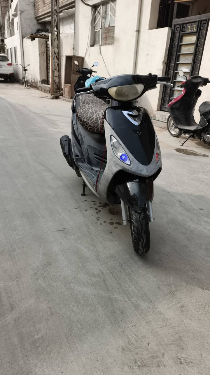 السلام عليكم .. من رخصة الادمن
دراجات اثنين للبيع وحدة ماكس منغولي كاملة ومحركها ناعم بيها بوشة ٥٥ شغالة سلف وهندر السعر ٤٥٠ الف وبيها مجال  والأخرى ماكس بوليسي نوزل مجفتة مرة وحدة  مابيها اي نقص بيها كڤر جديد كلة كامل سعرها ٧٠٠ الف وبيها مجال 
المكان بعقوبة وهذا رقم الهاتف للتواصل ***********
