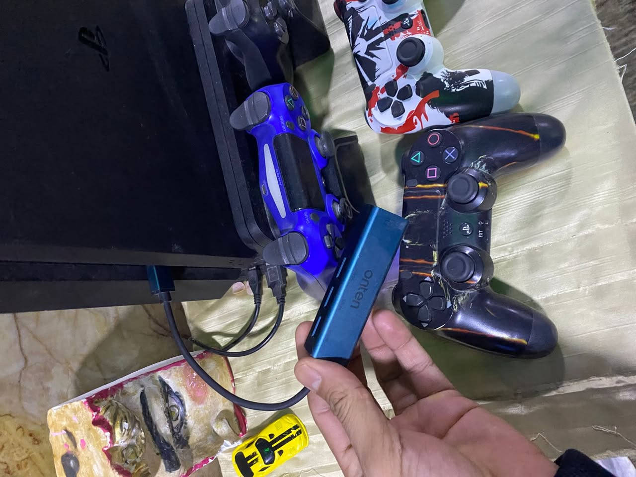 بلي 4 مهكر نظام 11  تهكيره قرص يعني تكدر تكنك البلي الملحقات 5 جوستك قاعدة جوستكات هارد خارجي 5كيكه فارغ هادر داخلي 1 تيره اللعاب الي بي خير من الله و الهارد بي فراغ هواي حته الكارتونه مالته موجوده البلي خلي مشتغل اسبوع كلشي ما عليه استخدام للبيت فقط يعني بي برنامج كيم باته تكدر انته تنزل العبه الي تريدها اذا نتك زين السعر الي راخ اخلي غير قابل للنقاش قاعدة شحن الجوستكات سعرها 15 الف الجوستكات وحده اصلي سعرها 35 الف التجاري اكو بيهن ب 15 الف وبيهن ب 25 الف مو شاري لا تدخل ولا تعاملني ابد غير ال 375 الف لا تحرجني ولا تحرج نفسك تعال البيتي افحص  واخذ  مكاني الرستميه


**إذا كنت صاحب هذا الإعلان وتريد حذفه لأي سبب، رجاءا أرسل رسالة إلى الدعم الفني**