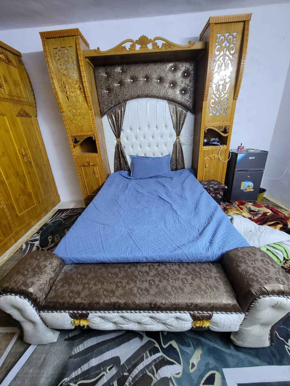 غرفة نوم للبيع السعر 1300 *********** المكان حي صدم
