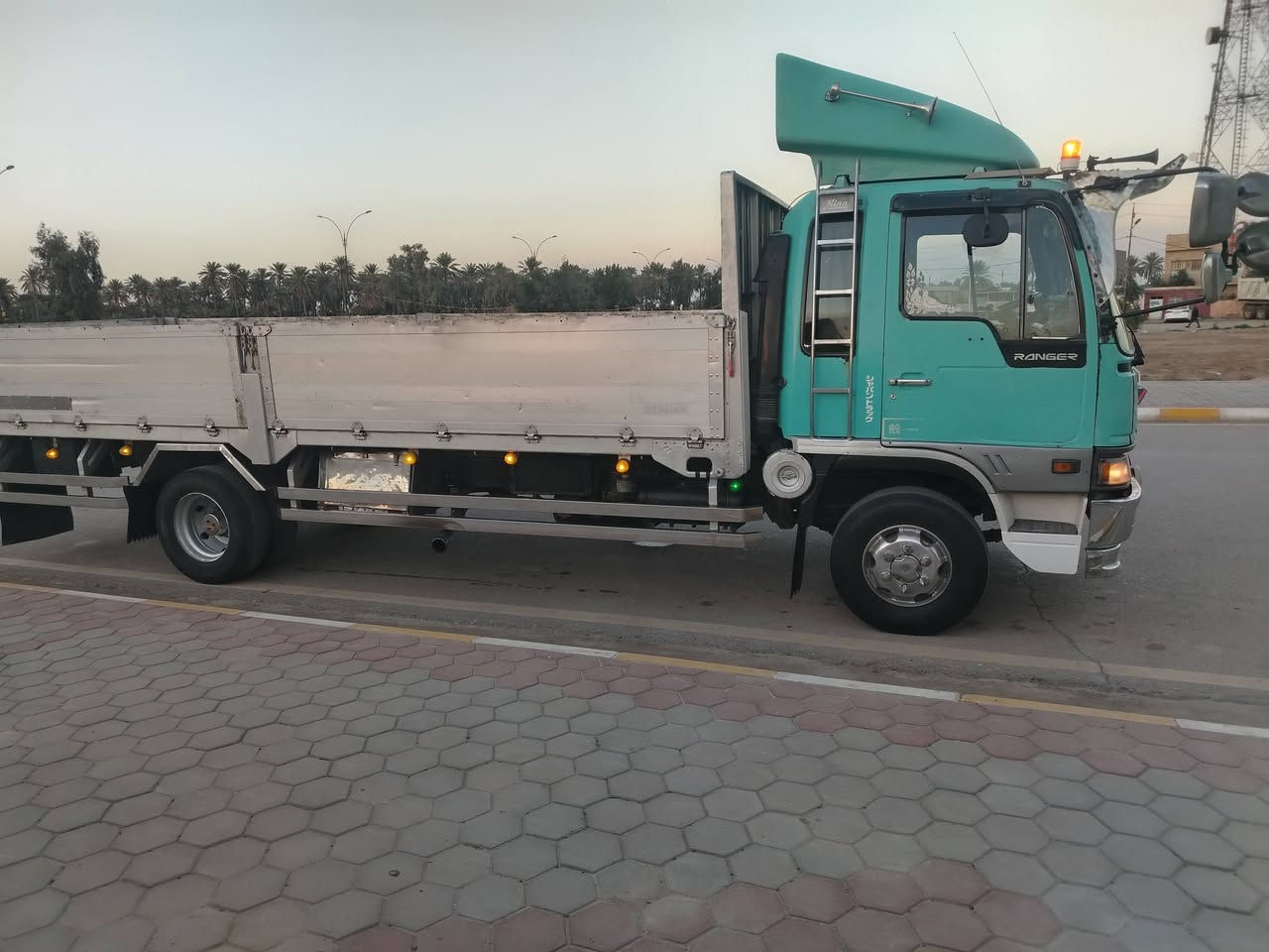 سلام عليكم هينو طيره مكينه ٧٠ عادي طول سته وربع بلاد مكينه لا صرف ولا تنقيص موديل ٩١ العنوان واسط قضا الصويره سعر ١٨٠ وبيه مجال شي قليل ***********
