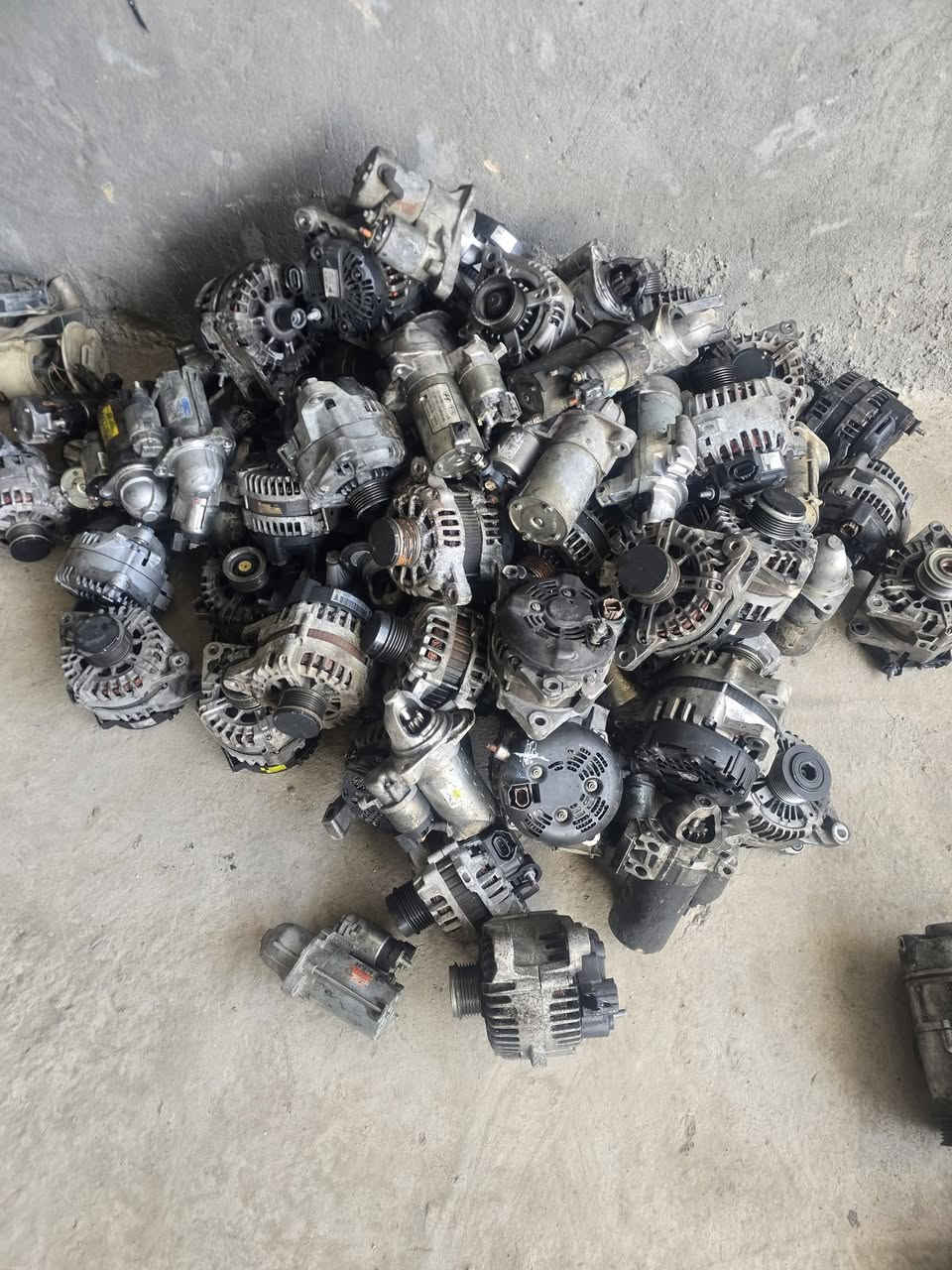 سلام عليكم تم وصول غراض رينو سافران وفلونس من موديل 9 الى 16 يوجد جمله ومفرد العنوان حله نادر مقابيل بانزين خانه عرفان ***********
