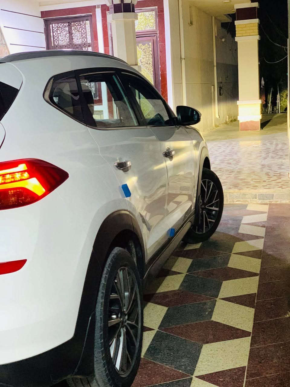 السلام وعليكم
للبيع هونداي توكسان موديل 2019الشكل المقدس 
 
 سيارة خليجي وكالة الكاصد 
 فول مواصفات عدا البنراما 
تحكم جهتين عدسات كشافات ضباب 🌫️ ولاية زنون تحكم استيرن جهتين  كامره قلابه عند البك شاشه كبيره ويل كب اكروم 
 حساسات اماميه حساسات خلفيه 
اكشانه جلد مشمشي +داخل عسلي شركه 
كشنات كهرباء 
ويل كب اكروم برده خلفيه 
شركه 
سياره حيل جديده عدا ملاحظه بسيطه 
   رقم انبار هزه جديد +رقم دولي جديد تحويل بماشر سعره 193وبيه مجال  /***********
