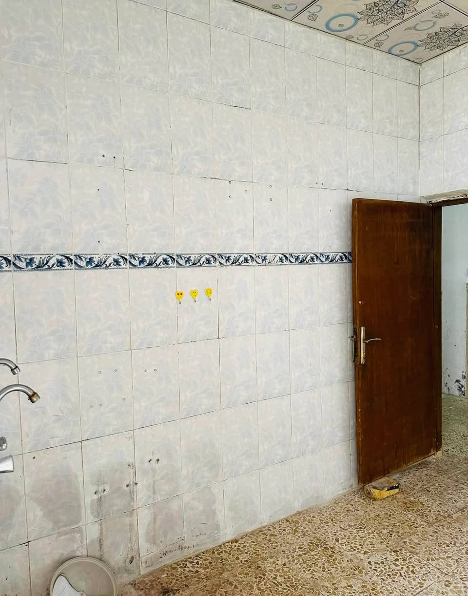 دار ايجار 100 متر حي الوفاء غرفه وصاله ومطبخ واستقبال كاشي سيراميك نظيف 
للاستفسار واتساب فقط
*********** النجف, العراق
