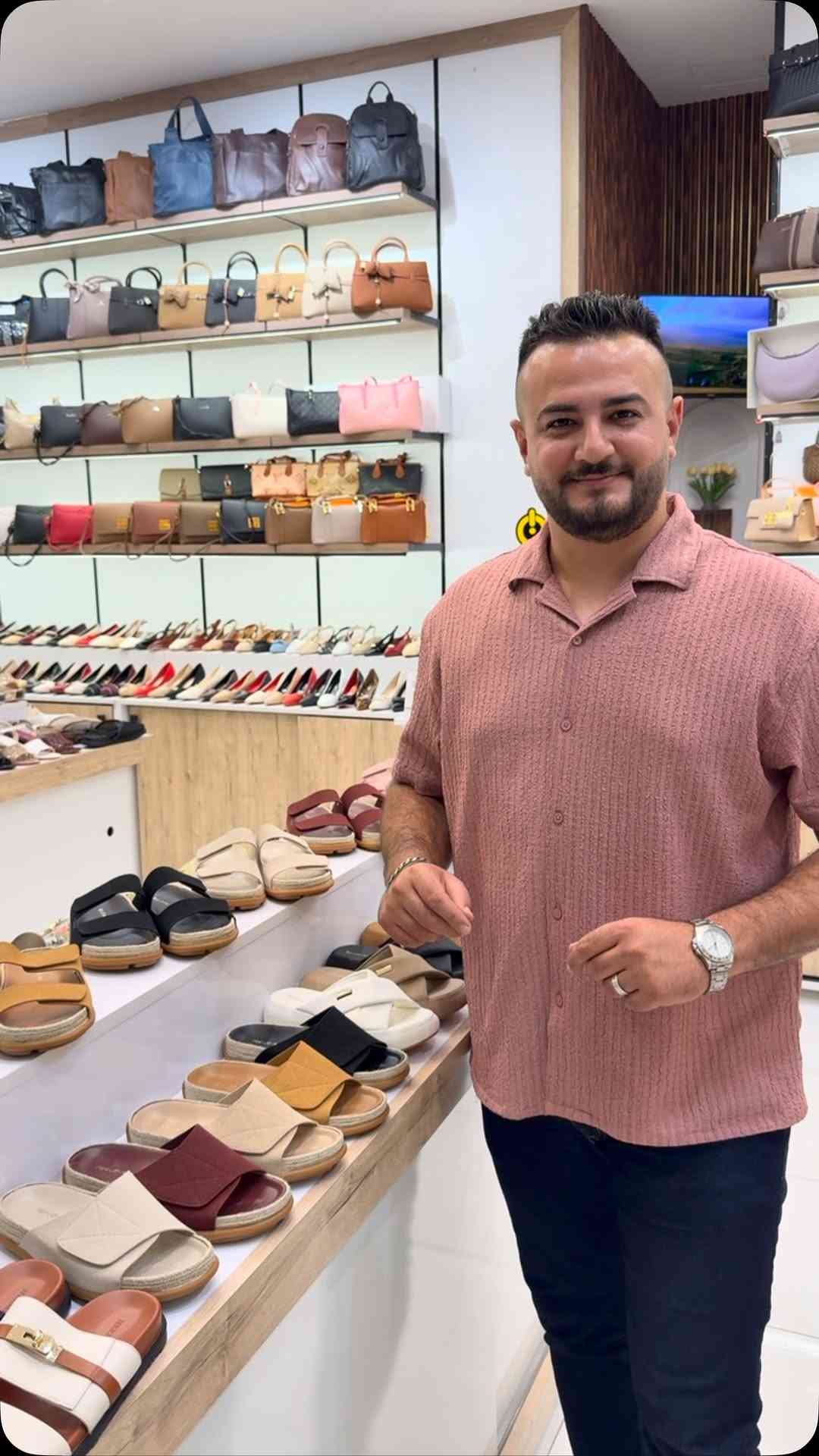 الأفضل في مجال الأحذية والحقائب النسائية ✨
سليبر ❤️‍🔥
تشكيلة جديدة ومميزة  وبأسعار تنافسية!
للطلب والاستفسار مراسلة الصفحة أو واتساب: ***********
📍 تفضلوا بزيارتنا:
مول القاهرة - الطابق الثاني
مول الجادرية - الطابق الأول
🚚 تتوفر خدمة توصيل سريعة لكافة المحافظات بـ 5 آلاف فقط!
