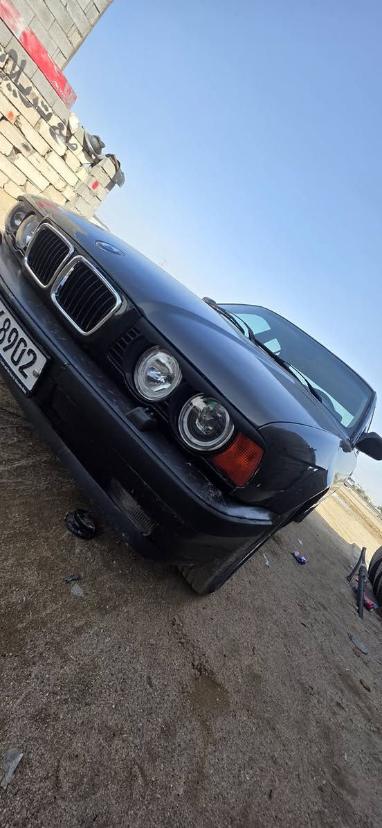 السلام عليكم BWM 525i مسكر عدل كير عادي مديل ١٩٩٢ محدثه ٩٥ بجم عريض رقم بصره تحويل ينشرط عليك تجي تحول ثاني يوم  تبريد بي ضعف سياره توه معمره كله جديد محرك مال كصه خير من الله
السعر ٥٥ مكان السياره البصره 
***********
