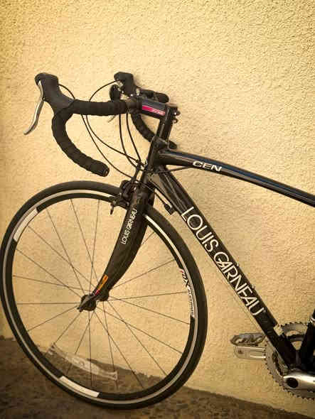 السلام عليكم 🫡♥️
رود ماركة لويس LOUIS GARNEAU 
صنع كندا 🇨🇦 
بلادية على وضع الشركة بدون اي نقص
جديدة بمعنى الكلمة

معدن الفريم // المنيوم + ماشه كاربون✨
قياس الفريم // 50cm
نظافة الفريم // 99‎%‎
فريم وايرات دفن

سستم الدراجة // شيمانو سورا
SHIMANO SORA كامل بدون اي نقص او خلل
عدد السرع // 2x9🔥
سستم جديد ونظيف

ويالة الدراجة // ماركة Alexrims طبقتين لتحمل الوزن والطسات + نظام بولبرن

السعر💵 // 350 وبي مجال
العنوان🏠 // بغداد - حي القاهرة
متوفر توصيل لجميع المحافظات
للاستفسار : ***********
