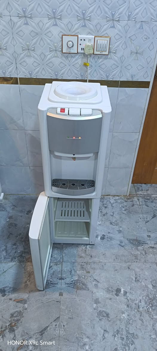براد ماء للبيع ماء حار بارد شرط مداخل تصليح بسعر ٧٥ الف جديد كلش شركه بالسان وشرط تفحص وتشوف بروده اله تاخذه للتواصل ***********
