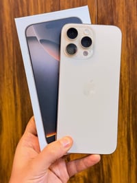 أيفون16 برو ماكس عربي شرق اوسط  ذاكره 256 بطاريه 94اعتبره فاتحه بيدك م...