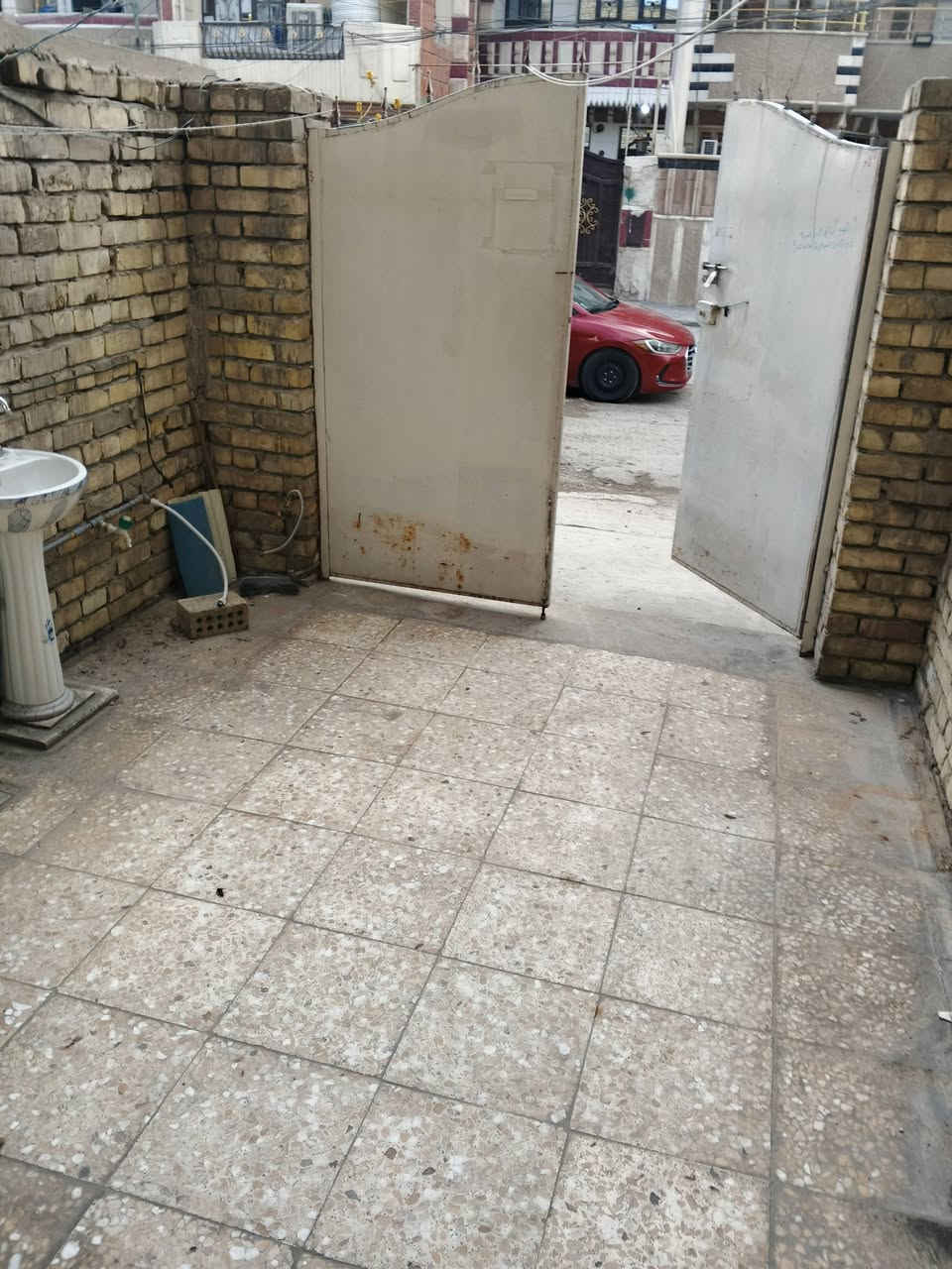 مشتمل للايجار 75متر
الشعب حي التجار 
يحتوي على 
استقبال ،مطبخ،خدمات في كللا الطابقين ،كراج،3غرف نوم 
بدل الايجار الشهري 550قفل 
للمعلومات أكثر مراجعه مكتب الأخوين للعقار 
***********
