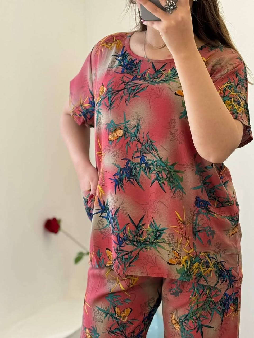 برموده كشمير 6.000
قماش درجه اولى 
فري سايز اتلبس من وزن ٥٠ الحد وزن ٨٠
للحجز والاستفسار التواصل خاص
***********
العنوان خانقين شارع مصرف مجاور حاجه الف نور
