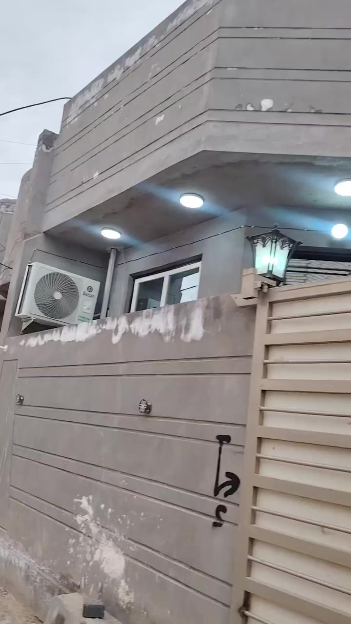 سلام عليكم مشتمل للبيع مساحة مساحة 100متر بالجمعيه شارع ام البنين غرف نوم صاله ستقبال مطبخ صحيات *********** *********** واتساب
