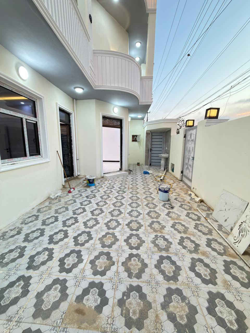 دار 🏠 للبيع في تكريت الديوم منطقة ال14
من ارقة مناطق الديوم 
المساحة 150 متر ركن واجهة 10 نزال 15
الدار زيرو شغل فول الفول
الدار بموقع مميز قريب من المدارس والسوق ومقابيل شارع 60م
الدار ركن على شارع 20م وعلى شارع 15م
يتكون الدار من 
ثلاث غرف نوم 🛌 
واستقبال ومطبخ نضام حار بار وكراج يسع سيارة
ومجاميع صحية ومناور
الدار سحب مغربي ابواب داخلية تركي
شبابيك المنيوم ابواب خارجية قاصة
الدار بأسمي وتحويل مباشر
للاستفسار الاتصال/***********
