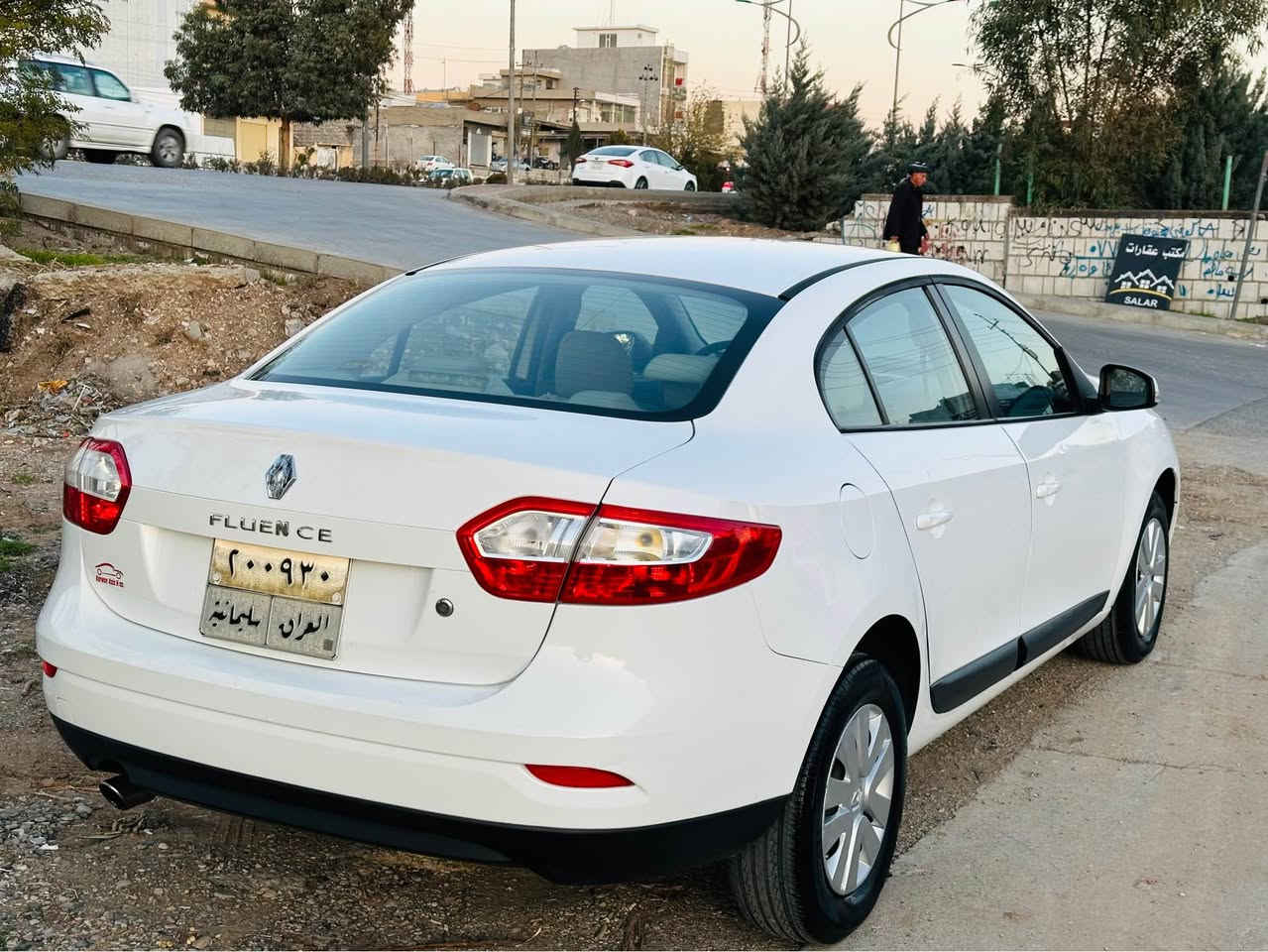 رینۆ فلوێنس 
مۆدیل ٢٠١٥
سفری شریکە و دوو سویچی بیلادی لەگەڵە
گیر و مەکینەی بەشەرت ئیسپانەی بەرنەکەوتووە
٤ تایەی لۆکی لەژیرە 
 سەنەوی تازەیە تا۲٠٢٥
تحویل و خرامە و بەناوکردن بەشەرت
سەیارەکە دوو پارچەی بۆیاخە بی ناو گرتن 
شوین// سلێمانی
سعری $76گڵا و مجالیکی کەمی تیایە
*********** Singapore
