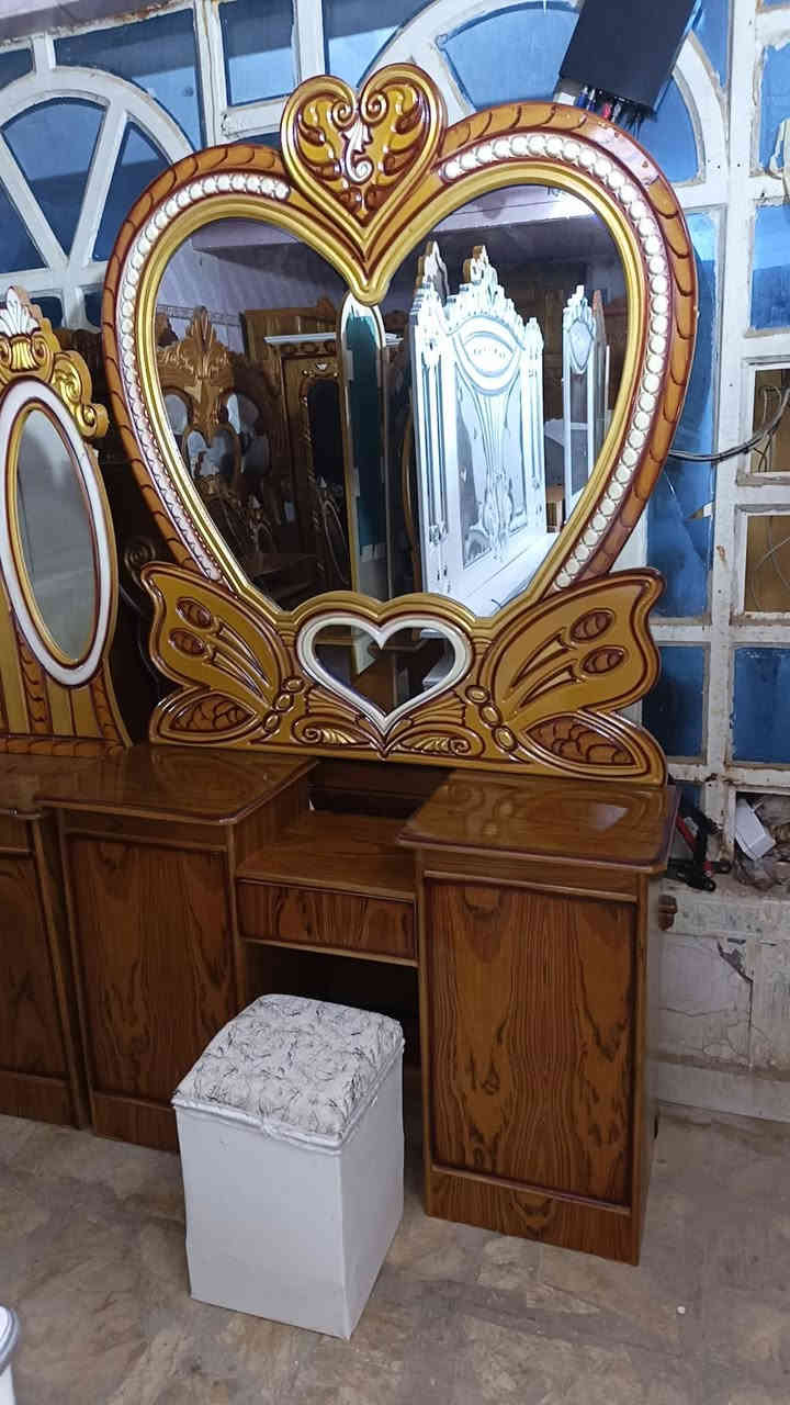 السلام عليكم غرفة ستة باب شغل بغداد جديد تتكون من 9 قطع اضافة مع دوشك مع التوصيل والشد واصل السعر 900
 رقم الهاتف ***********
العنوان النجف الأشرف الحيدرية خان النص
