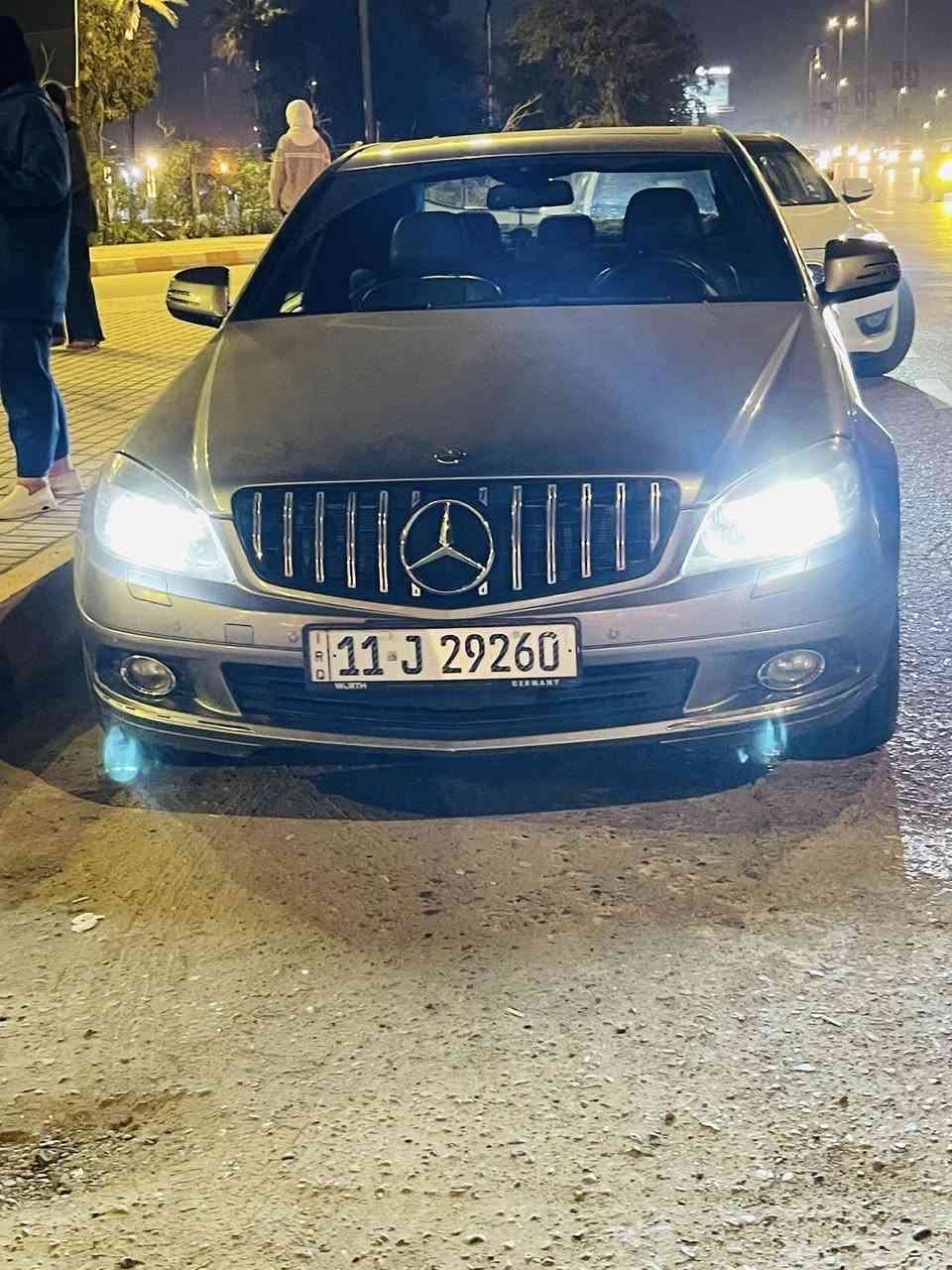 السلام عليكم مارسدس C300 السياره فول وخير من الله مراوس شرط إذا مو طياره لتأخذه وخير من الله مكاني بغداد رقمي ***********
