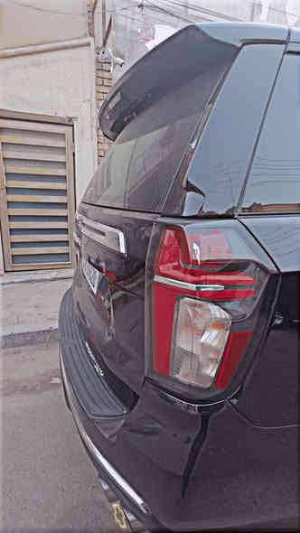 تاهو بريمير 2022 خليجي             (وكالة المنصور )
مغلفه ppf اصلي 
الموديل :2022 ( خليجي )
اللون : اسود 
العداد : 84,000 km (كيلو وليس ميل)
ضمان وكاله المنصور علامه سوداء ضوء القمر
السيارة كفالة عامة  بحالة الوكالة
حجم المحرك : 5300 Cc
عدد الاسطوانات : 8 اسطوانات ( 8 سلندر )
المواصفات : 
* سقف بانوراما 
* دخول ذكي للسياره 4 أبواب ( بصمه )
* المقاعد كهربائية تدفئة و تبريد
* مقصوره الركاب من الجلد الفاخر + مغلف لحماية الكشنات  + خشب ملكي 
* شاحن وايرلس لاسلكي
* ويل 22 انج
* نظام الرؤيه : 5 كامرات رؤيه شامله ( BIRD VIEW )
* نظام التعليق مستقل
* كشنات ميموري خزن
* نظام الصوت BOSE سماعات عدد 10
* دوسات كهرباء + اناره LED
* نظام سحب مقطوره تحكم كامل + كامرة لرؤية المطوره
* بدون جكات المرغوب 
السيارة رقم بغداد الدولي بسمي تحويل

للاستفسار 
***********
مكان السيارة بغداد البلديات 
السعر 53,500$
