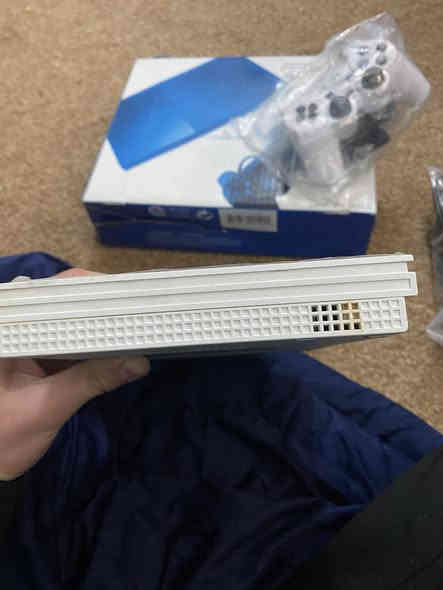 سلام عليكم بلي تو ريجن ياباني يستقبل العاب كوبي واصلي للبيع جهاز مرتين شغلته يمي الجهاز شغال 100%100 اليده الاصليه مالته موجوده ول وايرات الاصليه هم موجوده الجهاز يجي وياه هديه قرص التفاصيل بل خاص رقم التواصل *********** ماعندي توصيل
