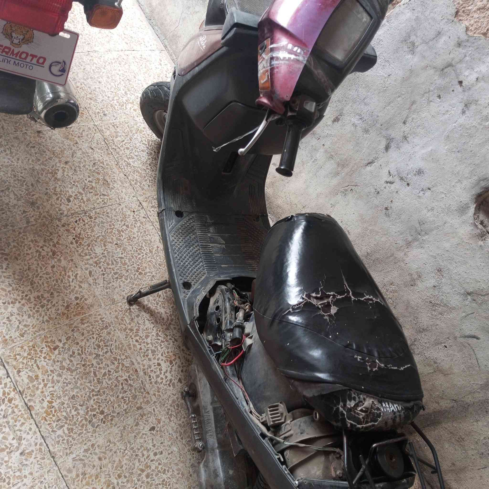 السلام عليكم ماطور بزونة كلو شغال شرط معمر قبل شهر تحريكه معدل يعوزو درع بس السعر 150 رقم الهاتف ***********
