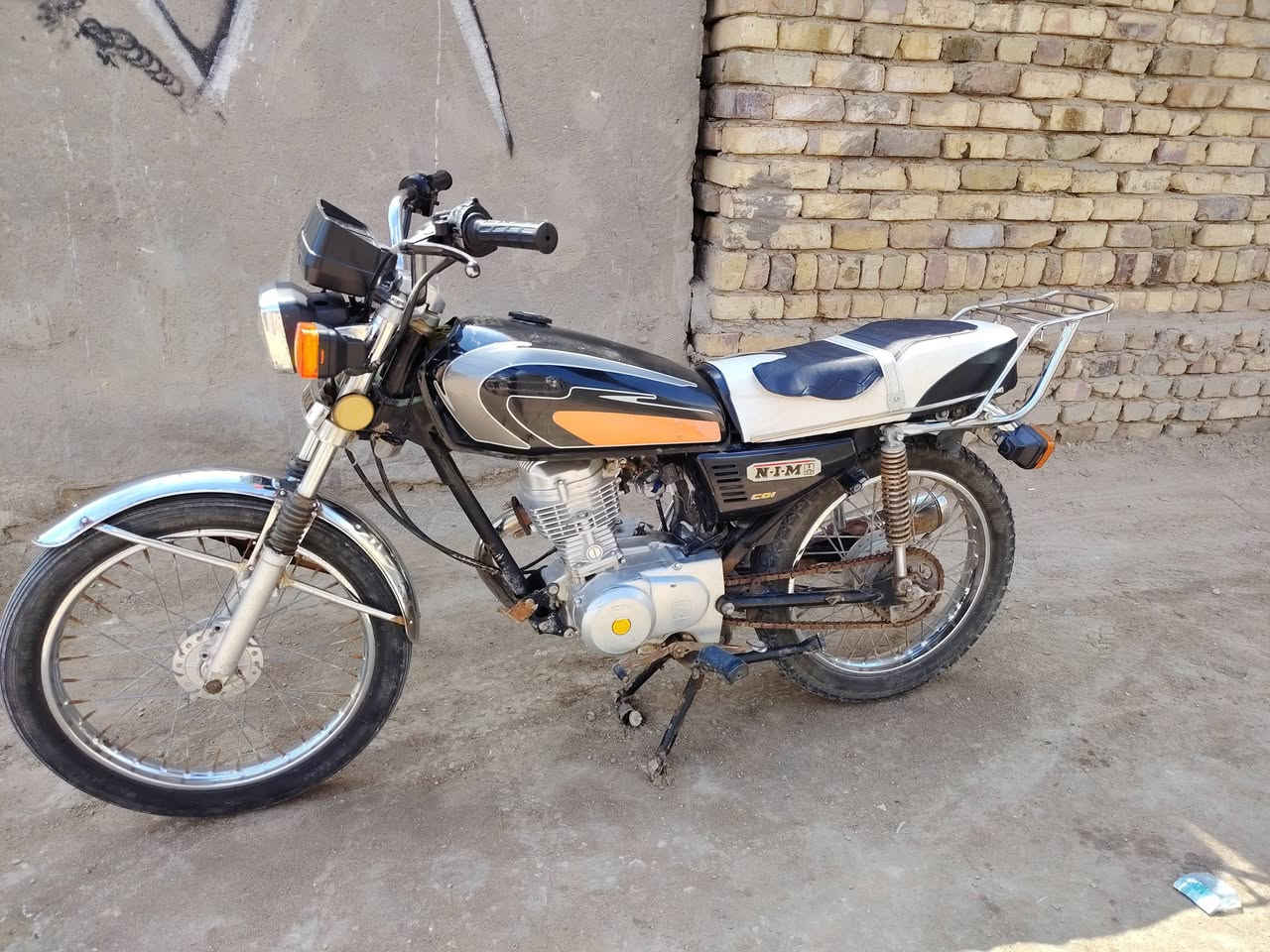 السلام عليكم دراجه للبيع
نامه امتياز
موديل 2023 أوراقه كامله 
مكينته ما مفتوحه على وضع الشركه
عوزه شوي ترتيبات
السعر 550 وبيه مجال حك الجيه
المكان قضاء الشافعيه
متواجد خاص
الهاتف ***********
