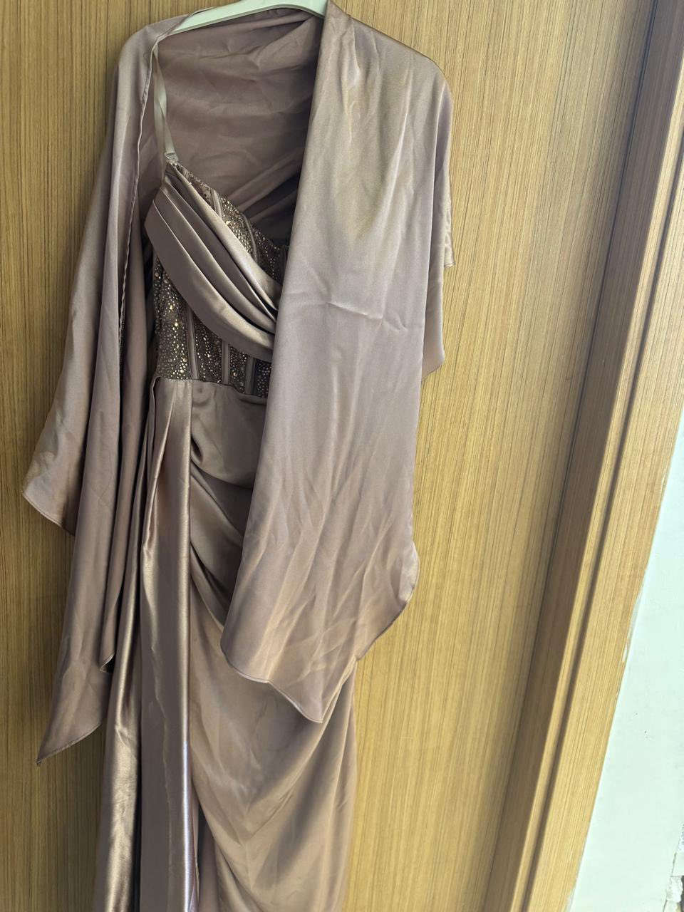 مجموعة فساتين مستخدمه مره وحده وبيهم جديد ممستخدم  موجود توصيل


**إذا كنت صاحب هذا الإعلان وتريد حذفه لأي سبب، رجاءا أرسل رسالة إلى الدعم الفني**