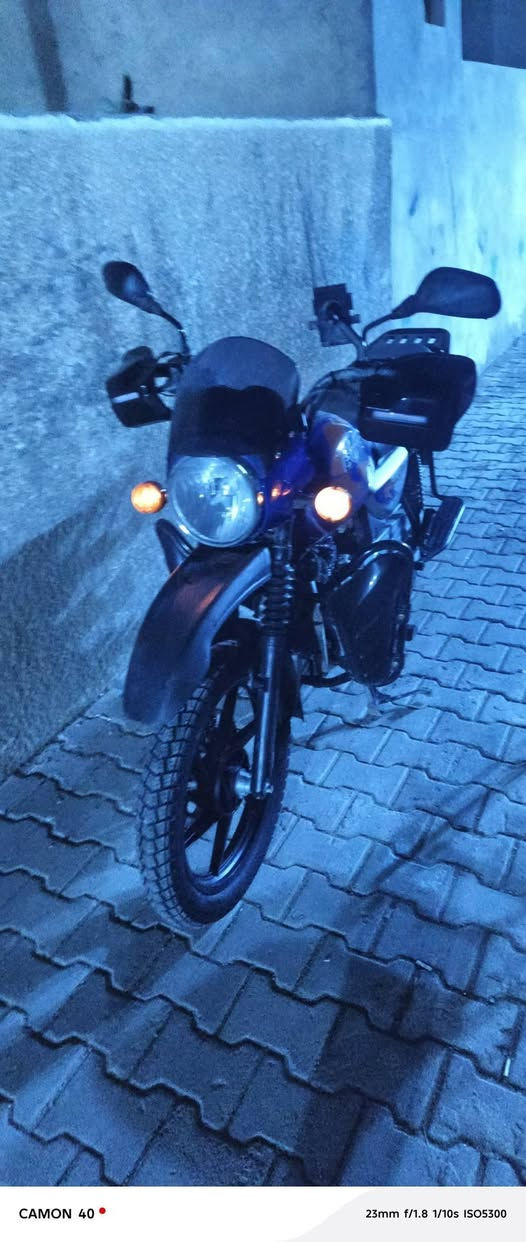 السلام عليكم بوكسر موديل 2023 دراجه نضيفه وخير  من الله مجفته تجفيت شركه بيه منضومه زنون كلش قوي واقيه ام الاشاير ودرع ابو الجيب الدراجه خير من الله وكل تبديلتين ابدل الها فلاتر معتني بيه بمعنى الكلمه الدراجه رقم وسنويه ولوحات نكليزيه السعر المطلوب 2300 مليونين و300 وبيها مجال العنوان بغداد الجديده *********** اتصل بيك خير وتدلل
