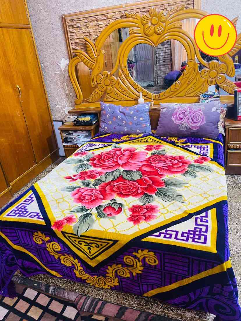 غرفه كامله للبيع مابيها كسر  نظيفه  مكانها بغداد الامين السعر ٣٠٠ وبيها مجال ***********
