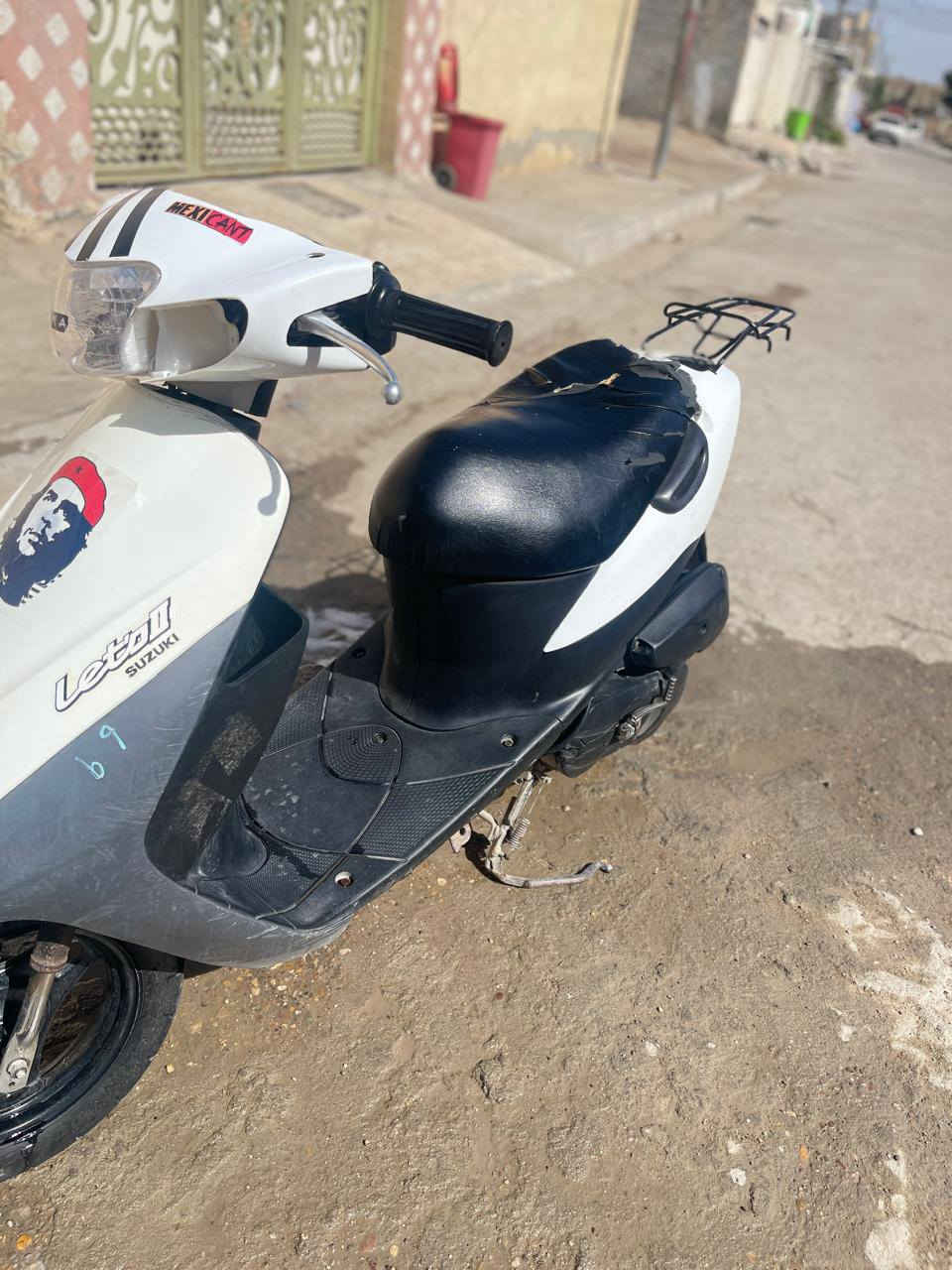 السلام عليكم شباب 
دراجه ساسوكي60 
ما مفتوحه اوراق 
كامله مكمله.... سعر(300)وبيها مجال هواي
***********واتساب فقط
