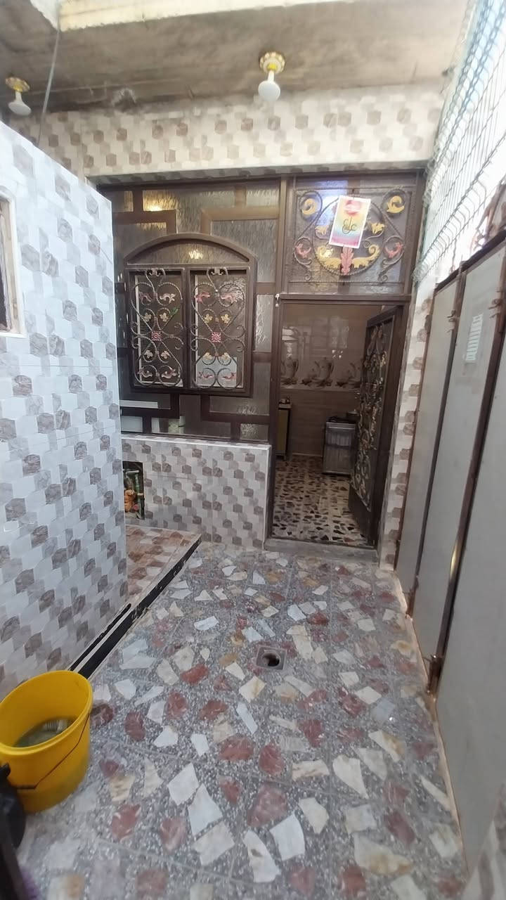 دار للبيع ١٠٠م مربع ركن زراعي غرفه وصاله ومطبخ واستقبال وحمام داخلي وخارجي السعر ٤٠مليون وبي مجال البناء طابوك الأساس وسكف صب كونكريت عنوان الدار البراكية شارع المعمل مقابيل شارع المطار القديم مراجعة مكتب بغداد للعقار بادارة أحمد الكريطي ***********
