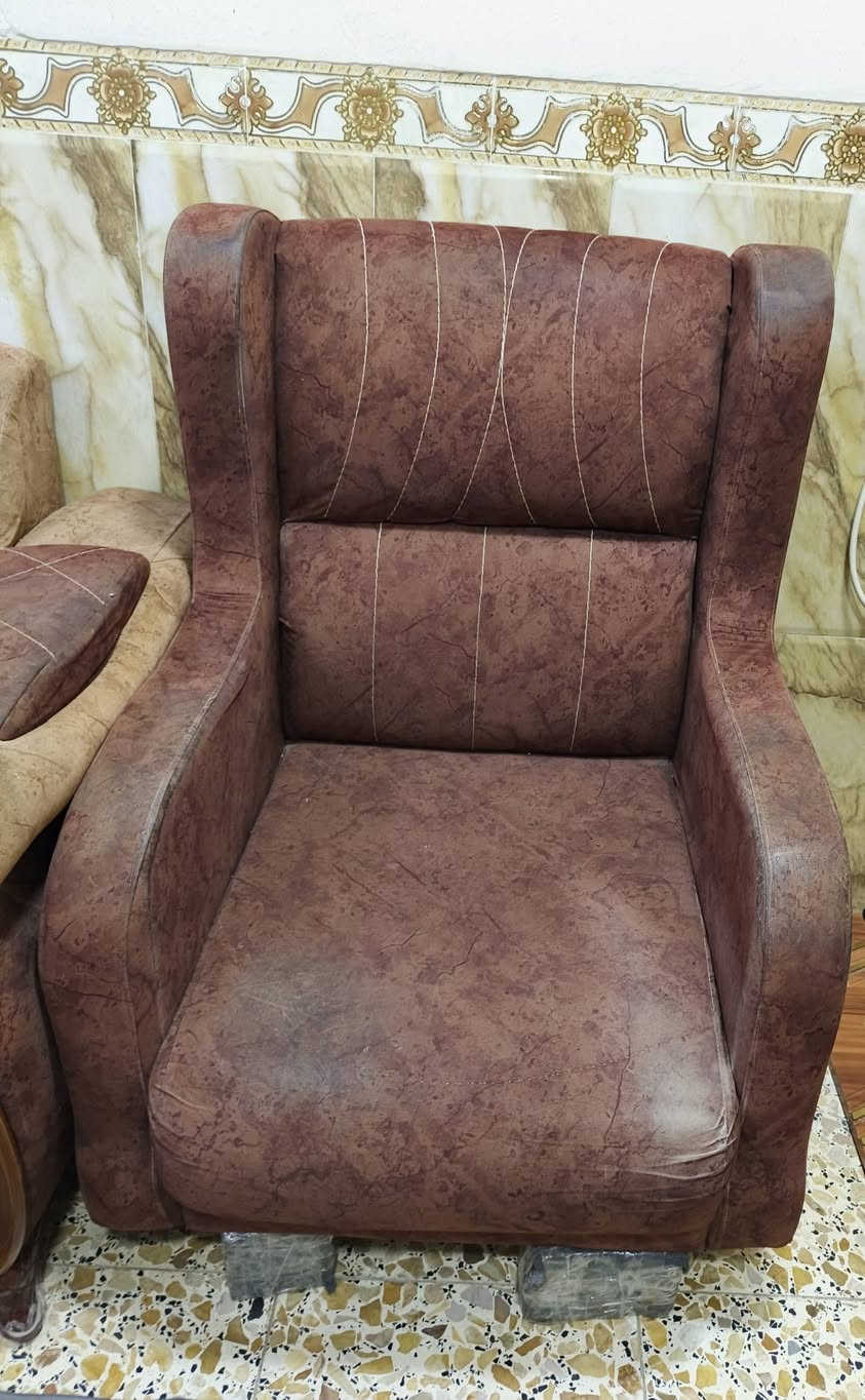 السلام عليكم تخم تعبان رايده ب140 بس(ما اعرف بأسعارهن) الضرر مالته التخم مقعد واحد مابي رجلين اماميه و ابو المقعدين الايد اليسره مخلوعه فنازل والجبير بس الجهه اليسره نازله .. الرايده يتصل عله الرقم *********** فدوه اروحلك لتعبني❤
