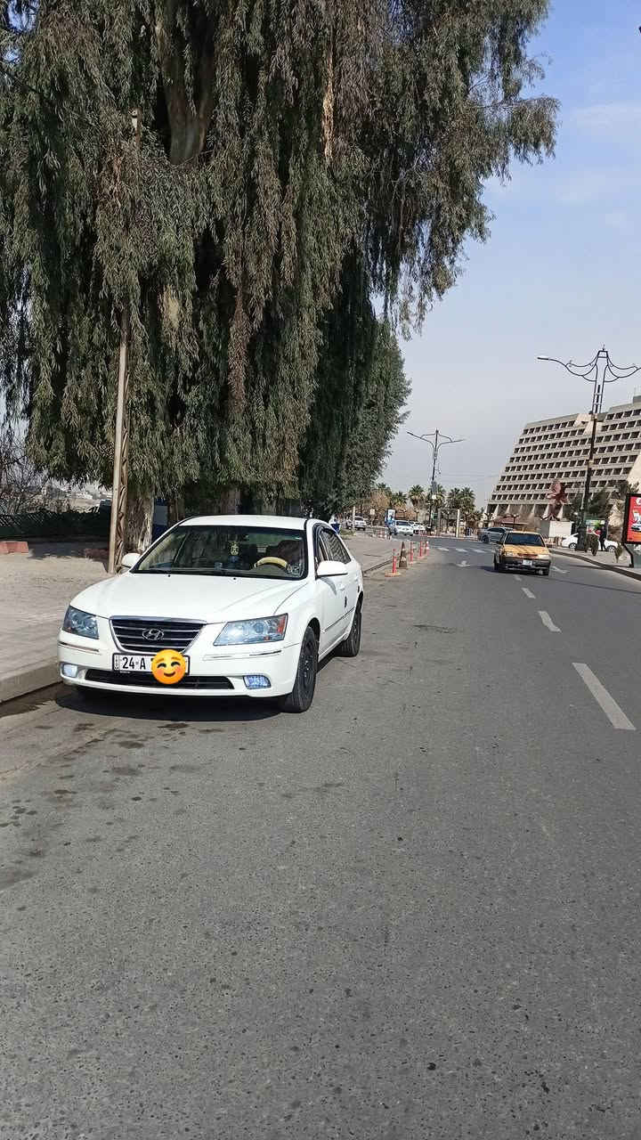 السلام عليكم
سوناتا 2010
امريكي ..
محرك 2400.. 
كيرتوماتيك .. 
رقم دهوك انگليزي ..
شرط التحويل ..
نظافه فول .. 
سعر120$  وبيها مجال.
الاتصال   ‍***********
