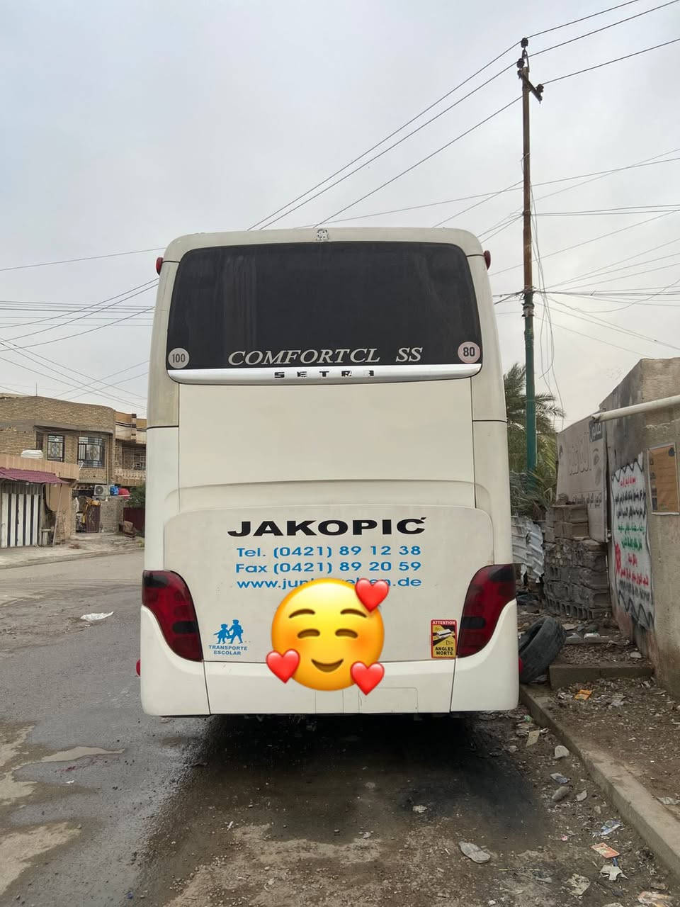 بسم الله الرحمن الرحيم 
السلام عليكم 
باص ام سيوف حجم 17 
موديل أصل2005 ومرقم 2014 واقع حال
تبريد أبو الزعانف 
مكينه 8  كير عادي
مفتوح 6 ويلات
تخم تاير 
السياره جاهزه
دوشمه جديده 
موقع السياره بغداد 
ترهم مراوس سياره صغيره وفرق 💵
للاستفسار علا رقم:***********
***********
