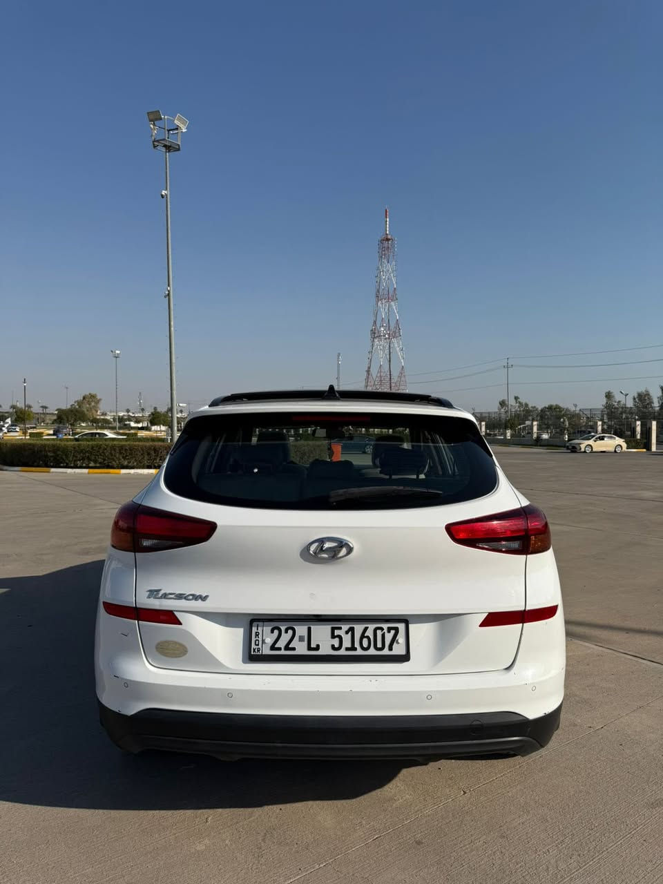 النوع : hyundai tucson المالك الاول
الموديل : limited
سنة  الصنع :2020
المحرك : I4 2.0L
ناقل الحركة :  AUTOMATIC 
نوع الوقود :  بنزين
الحالة  :  خليجي
 عدد الأميال :108,000 km
السعر : 22,700$ و مجال كلش بسيط
الضرر : كلين تايتل 
مواصفات : أربع حساسات خلفية
 • كرسي سائق كهربائي
 • كرسي راكب كهربائي
 • تحكم بالإنارة الداخلية
 • نظام ABS (مانع انغلاق المكابح)
 • تبريد مركزي
 • سقف بانورامي
 • أضواء LED
 • نظام درايف مود (Sport / Eco / Comfort)
‏ • Apple CarPlay
‏ • Android Auto
 • 6 سماعات
 • 6 وسائد هوائية (Airbag)
 • مثبت سرعة
 • دخول ذكي
 • تشغيل ذكي
السيارة مابيها اي عيب فقط ملاحظات صغيره 
مكاني اربيل 
للتواصل والاستفسار : 
***********
***********
***************************
