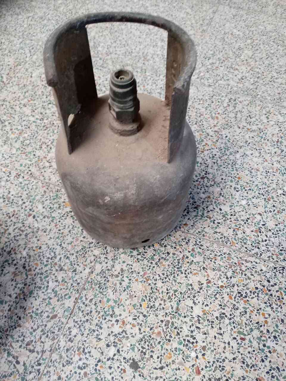 سلام عليكم
دبه عاز صغيره هيه وراس
سعر 25 وبيه مجال


**إذا كنت صاحب هذا الإعلان وتريد حذفه لأي سبب، رجاءا أرسل رسالة إلى الدعم الفني**