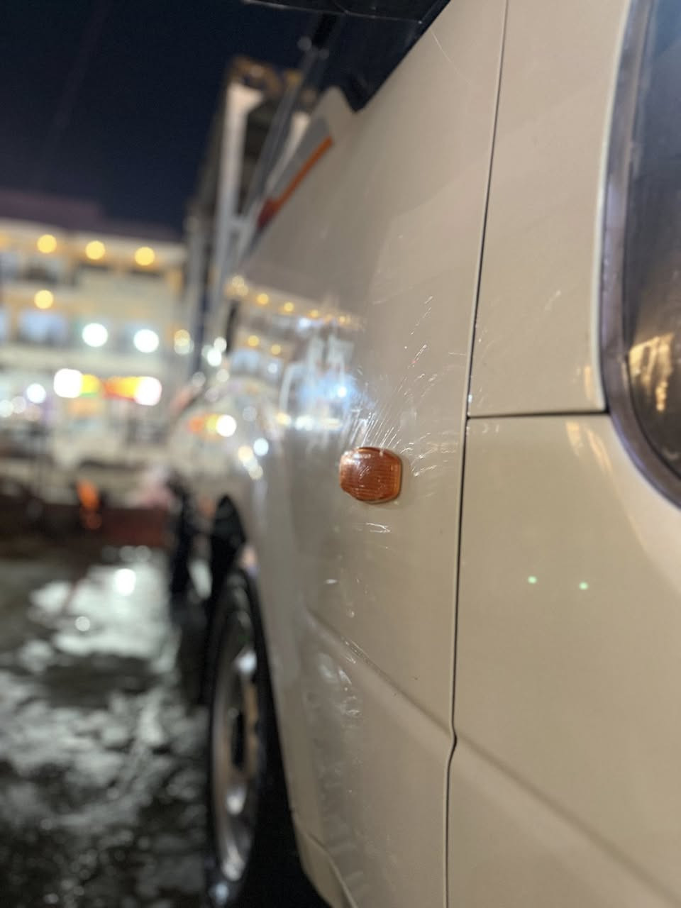 ‏سلام عليكم كيا حمل للبيع موديل 17 كفالة ما عدا بس البنين مفتوح ومقاعد ينه بلادي مكينة كفالة تبريد ثلج مكان بغداد مدينة الصدر 145 وبيهامجال بسيط حق الجيه مسكر ***********
