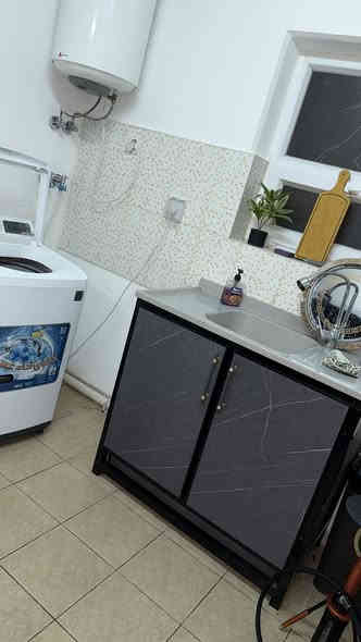 كاونتر جديد  نضافة 💯 
متر ونص 
والسنك  120مرمر صناعي
السعر 400 
بي مجال بسيط 
***********
