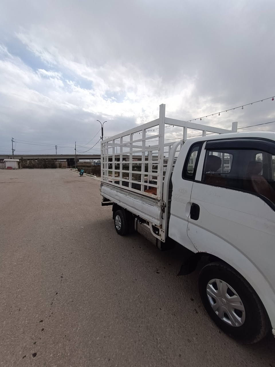 كيا2700سياره مكفوله كير ومحرك تخم تاير جديد مانقصه اي شي السعر 88موديل 13.رقم ***********
