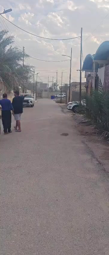 تحيه طيبه بيت للبيع 230متر بناء طابوك تبليط للباب البيت يبعد عن السايدين 80متر فقط قريب كلش منطقه كلش هدواء عنوان ابي خصيب فجه نعمه سعر لبيت  275مليون وقابل للتفاوض طابو عراقي اصلي أهل الكاع بصفك البيت يحتوي على غرفه ٢ ومطبخ وديوان وصاله وكراج للتسفسار مكتب النور الذهبي وتساب *********** ***********
شريحه
