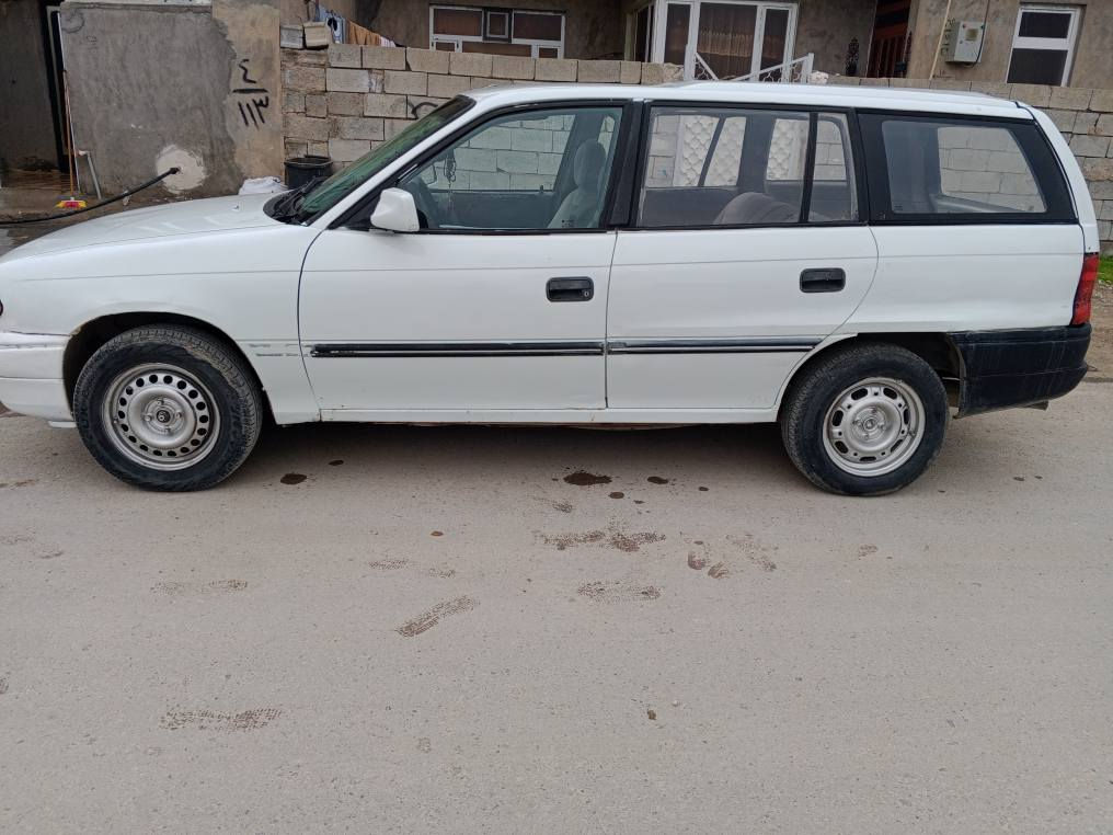 ئۆپڵ ئەسترا مۆدێل 92 سەنەویی دیالە بە شەرتی ئەوەلیات مەکینە شانزەی قایش باریکە گێڕ و مەکینەی زۆر مەزبوتە کارە بایی مەزبووتە سەیارە یەکی بێ مەسروفە *********** السليمانية, العراق
