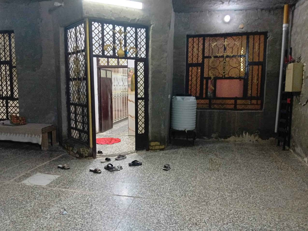 سلام عليكم بيت 200م طابقين طابق الفوك سندويج للبيع زراعي بالدوانم قرب شارع 20 مقابيل صوره السيد بيت خير من الله  ماي وكهرباء ومجاري وشارع مبلط السعر خاص ***********/***********
