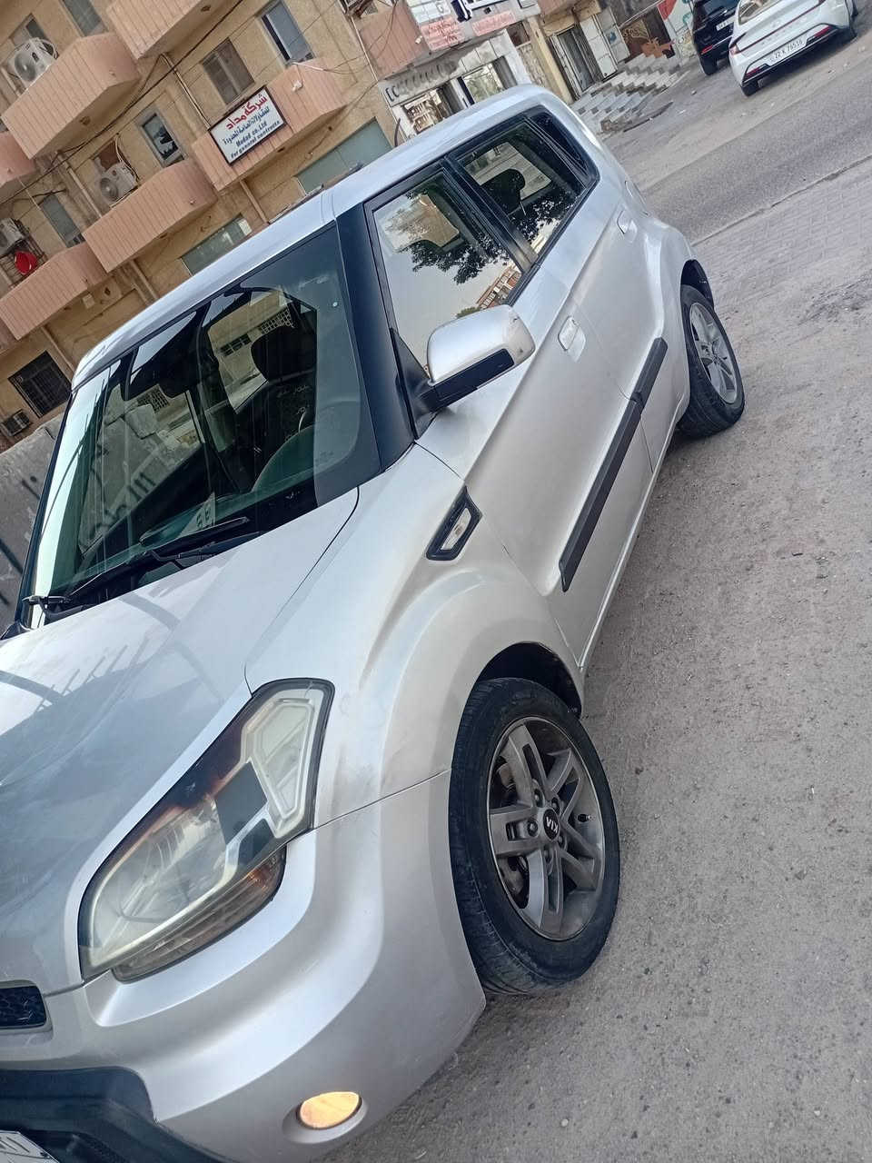 سلام عليكم 
بيع او مراوس
كيا صول ٢٠١١
ادوات كصتين
متوم شمالي سنويه منتهيه
محرك ١٦٠٠ قطرتين بل كارتون حداديه حلوه تبريد شغال 
سياره خير من الله للبيع سعر ٤٠ ورقه مكان سياره البصرة
  ***********
