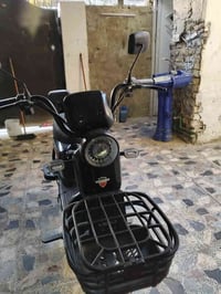 دراجه شحن حجم 20 للبيع قيم واخذ شغاله وتمشي وبيها R بك قيم واخذ محتاج ...