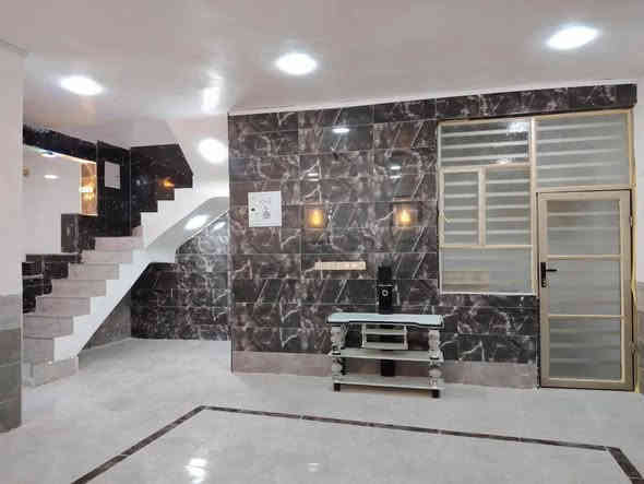 يعلن مكتب الفرات 185متر بسعر مناسب جداً 70وبي مجال
غرفه 2// مطبخ// صاله//  ستقبال  صحيات  داخل وخارج

كراج

بناء ممتاز// اساس وسقف صب 
طابوق 🧱 جمهوري

كل البيت #سقوف_ثانويه

كل الخدمات موجوده 
مدارس 🏫 سوق #تبليط 

مقابل  قرية الغدير #مكتب_الفرات عامود 301بظبط

*********** عنوان نجف
